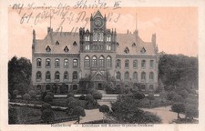 Rathenow Kreishaus mit Denkmal