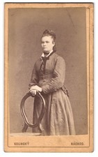 Fotografie Atelier Kolinsky, Náchod, Portrait bildschönes Fräulein im prachtvol 