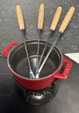 Staub Mini Fondue, 10cm Rot Schokofondues & Wärmer Sauce Specialities Gusseisen