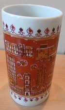 kleine DDR Blumenvase mit Stadtansichten Berlin Fernsehturm Brandenburger Tor ua