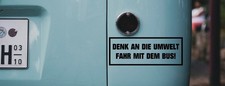 Aufkleber STICKER DENK AN DIE UMWELT FAHR MIT DEM BUS VW BULLI CAMPER AUFKLEBER