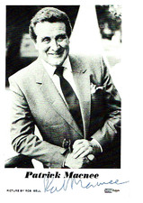 PATRICK MCNEE Autogramm original signiert AK 15 x 10 cm Schirm Charme Melone