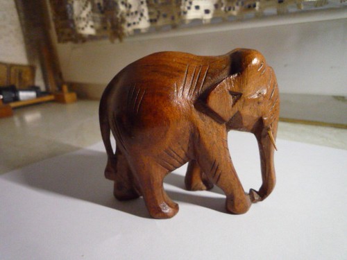 Elefant holz handgeschnitzt - ,