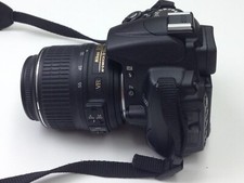 Nikon D5000 mit Objektiv AF-S