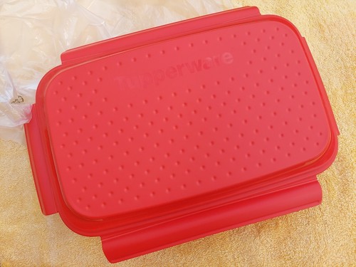 Tupperware flip shake - &,