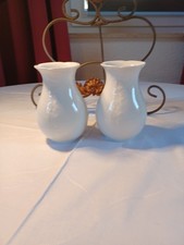 Kaiser Porzellan 2 Vasen 12cm Hoch 9cm Breit Glänzend Weiß Blumendekor Dekorativ