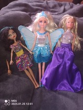 2 Barbie Puppen Und 1 Monster