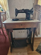Vesta Nähmaschine mit Tisch