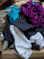 mehr als 3 Kg Paket mit Stoffresten