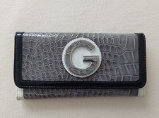 BY GUESS  Geldbörse Portemonnaie Lack grau,  Kroko-Optik, wie neu, kaum benutzt.