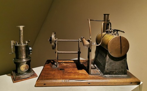 Schöner großer dampfmaschine - schöner,