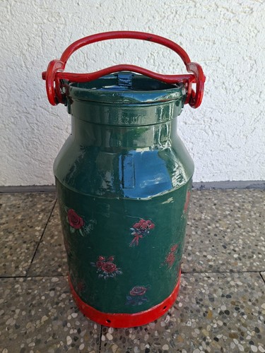 Schöne dekorative milchkanne - dekorative,