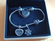 Pandora Herz Armband mit 3 x Charms und Sicherheitskette 925