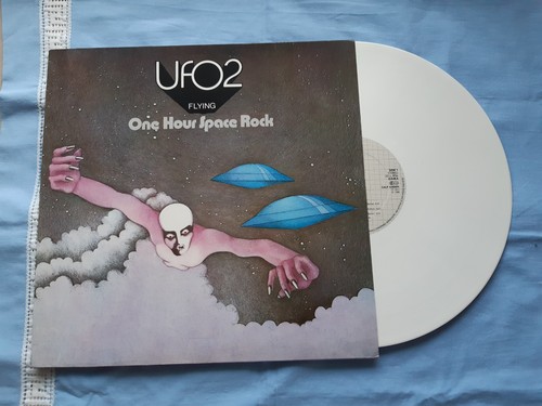 Ufo flying one hour space - ufo,