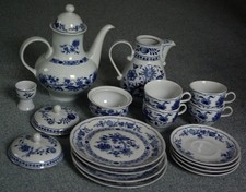 Zwiebelmuster - 19 Teile Tassen Teller Kaffee - Kannen Eierbecher