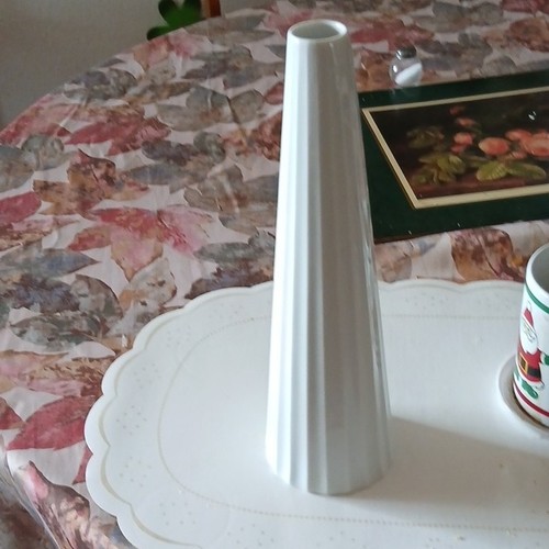 Unusual shaped pop art - shaped,