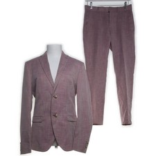 Isaac Dewhirst, Anzug