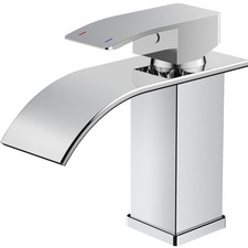 Wasserhahn Wasserfall Bad