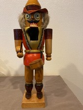 alter Nussknacker, Erzgebirge, der "Glotzer", Soldat beim Trommeln, aus Holz