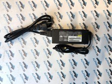 Original Fujitsu Netzteil Laptop 90W Ladegerät 19V 4.74A 5,5 x 2,5 mm inkl Kabel