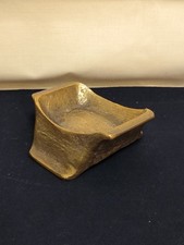 Brutalistischer Bronze