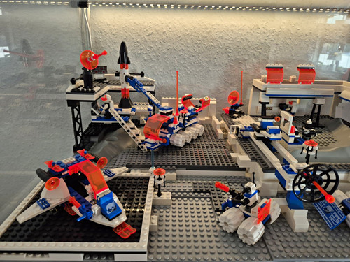 Lego ice planet - planet, base