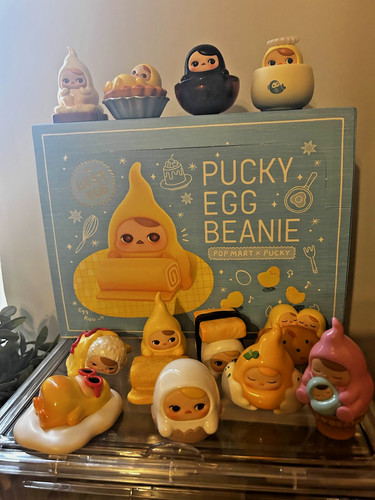 Pop mart pucky egg - egg, beanie