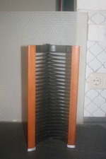 CD Ständer für den Tisch 38,5 cm hoch Material Holz/Kunststoff