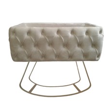 Quadratisches Babybett /