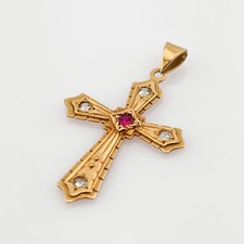 Kreuz-Anhänger mit Rubin und