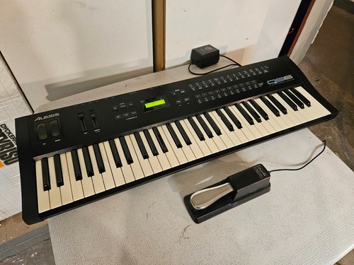 Alesis qs6 synthesizer - alesis,