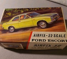 AIRFIX 32 FORD ESCORT