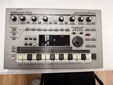 Roland MC-303 Groovebox Sample