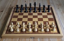 Schachspiel Schachbrett klappbar 43 x 43 cm und Schachfiguren KH 8 cm