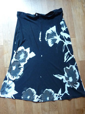 Minx Rock, Viskose, schwarz-weiß Blumenmuster, Gr. 36, selten getragen