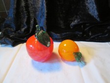 2 dekorative Früchte aus Glas,  roter Apfel + orangene Aprikose, aus Tschechien