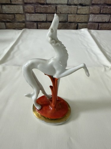 Porzellan figur aufsteigender - porzellan,