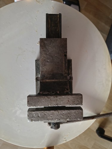 Schraubstock aus metall - schraubstock,
