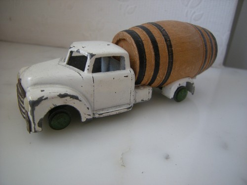 Vilmer lkw mit holzfass 1 - lkw,