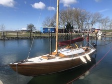 Segelboot - Nordisches Folkeboot-Vollholz-Esche auf Eiche restauriert