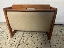 * ZEITUNGSSTÄNDER LEDER