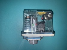 Tival Druckschalter mit Perbunan-Membrane, Typ FF 4-4  DAH mit Handtaster