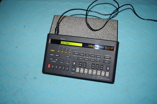 Yamaha qy10 synthesizer - yamaha, /