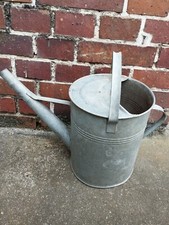 alte verzinkte Gießkanne Zinkgießkanne rund Garten Landhaus shabby Pflanzgefäß
