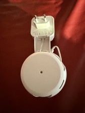 Alexa Echo Dot Generation 3, Weiß/Sandstein, mit Wandmontage