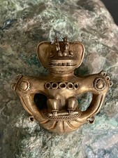 „Antiker Bronzeanhänger im Stil der Diquís-Kultur – Schamanenfigur, Handarbeit