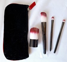 ANNAYAKE Pinsel-Set bestehend aus 4 Pinseln und einem Aufbewahrungstäschchen,NEU