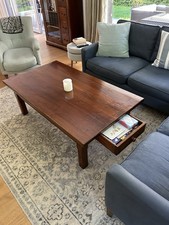 Couchtisch aus massiver Eiche. 140 x 80 x 48, sehr schwer (4 cm dicke Platte)