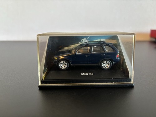 Bmw modellauto mit vitrine - x5,