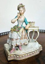 Meissen Porzellanfigur „Der Geruch“ – Serie Die fünf Sinne – Handbemalt, Blaue S